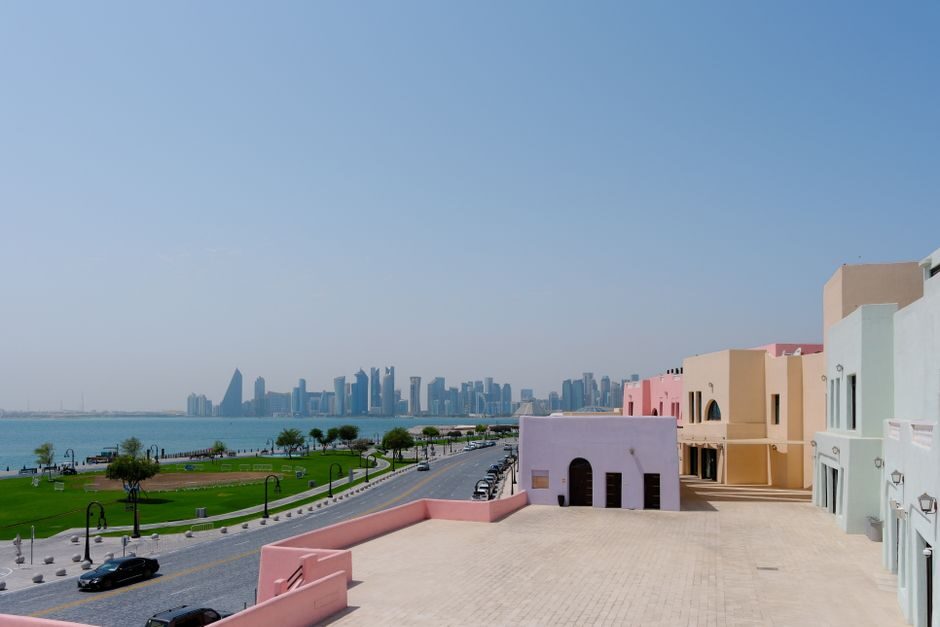 ردهة فندق أنيقة في وجهة سياحية بقطر